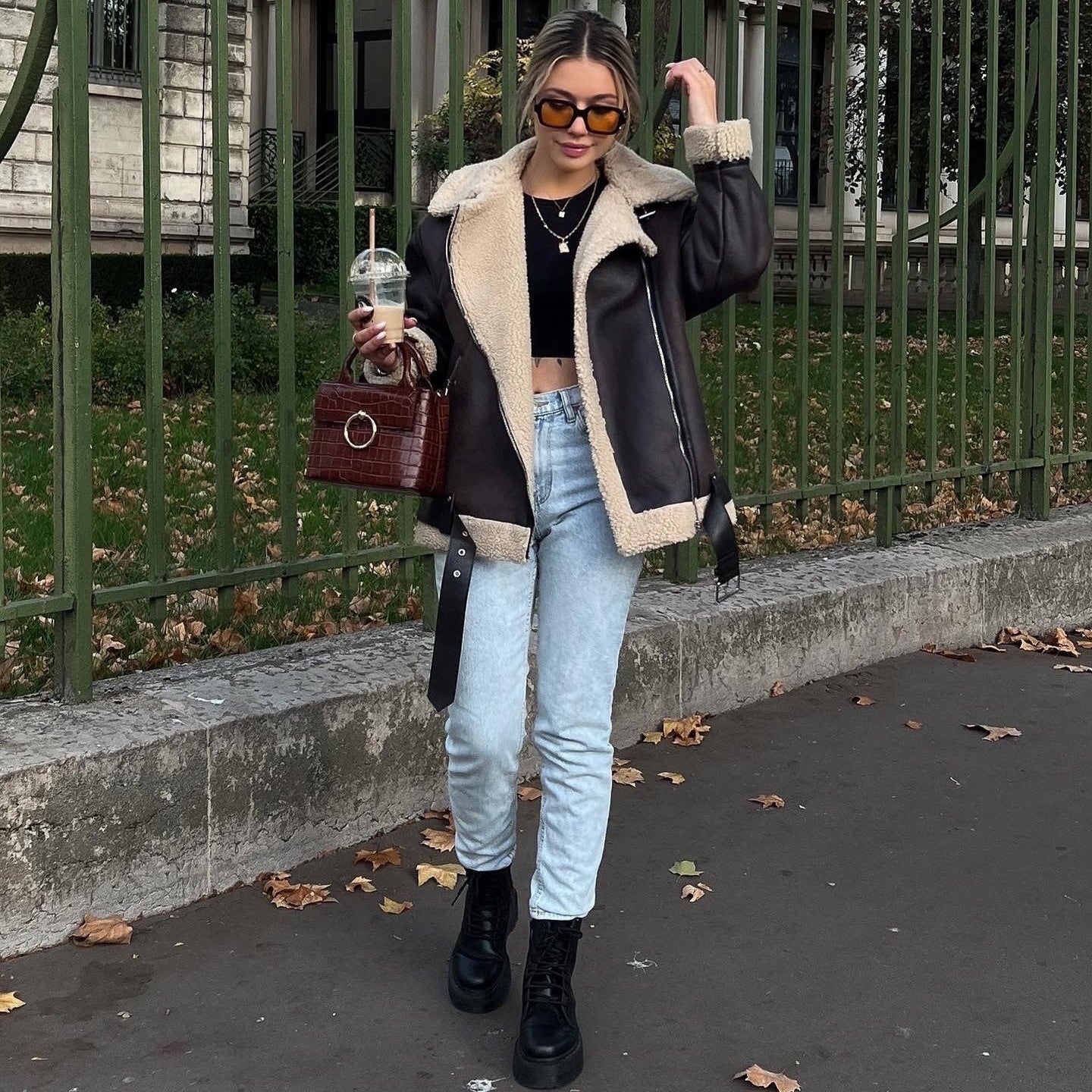 Veste longue en fourrure à multiples zips