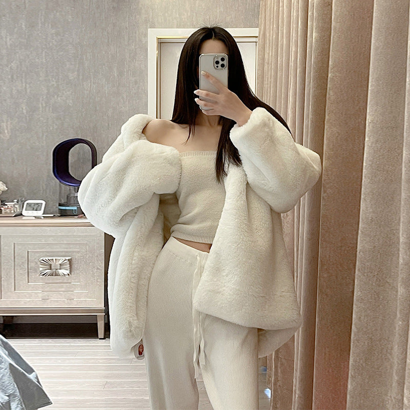 Manteau en fourrure blanche femme ample et élégant