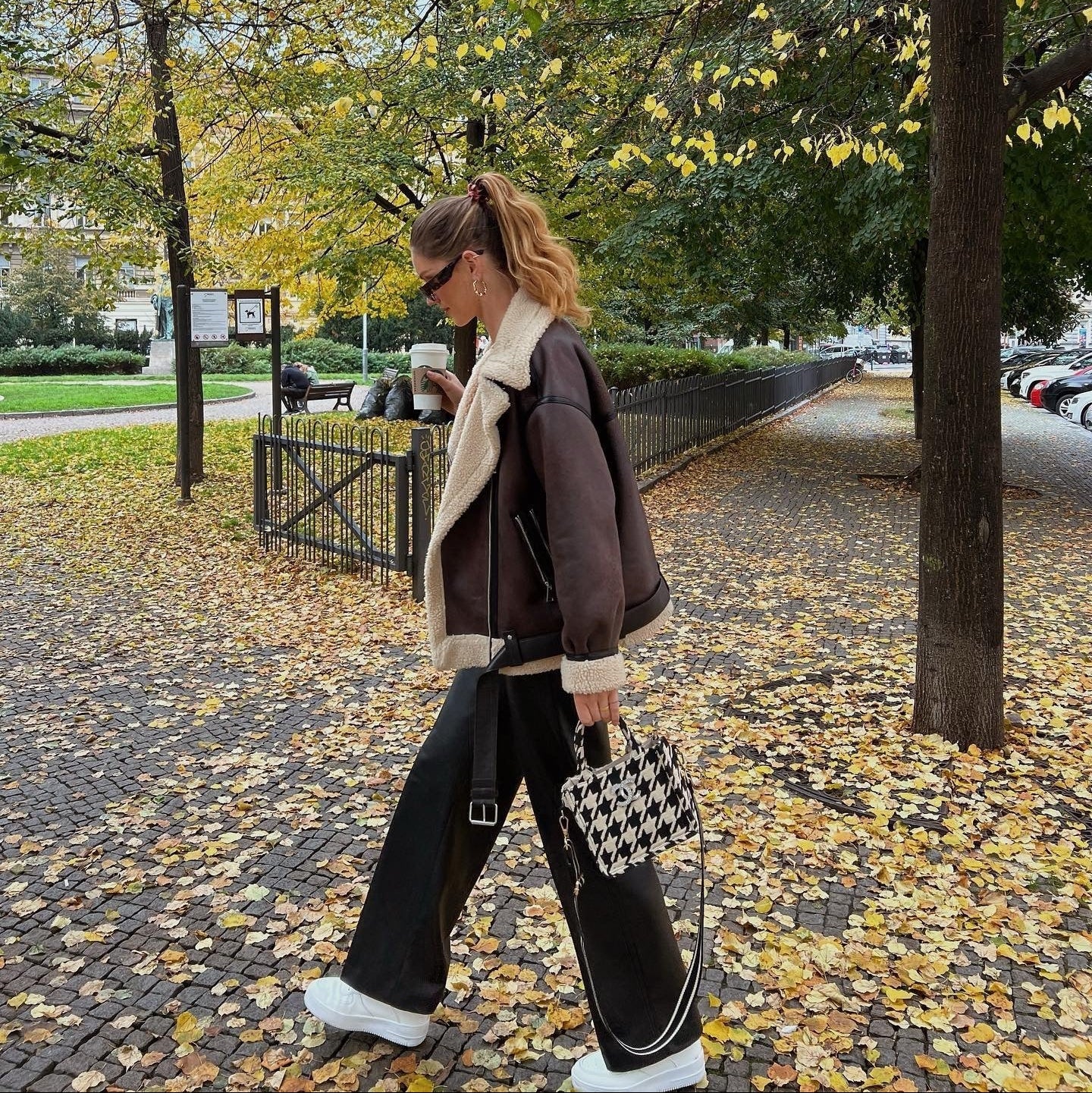 Veste longue en fourrure à multiples zips