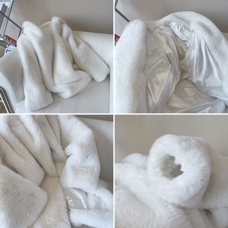Manteau en fourrure blanche femme ample et élégant